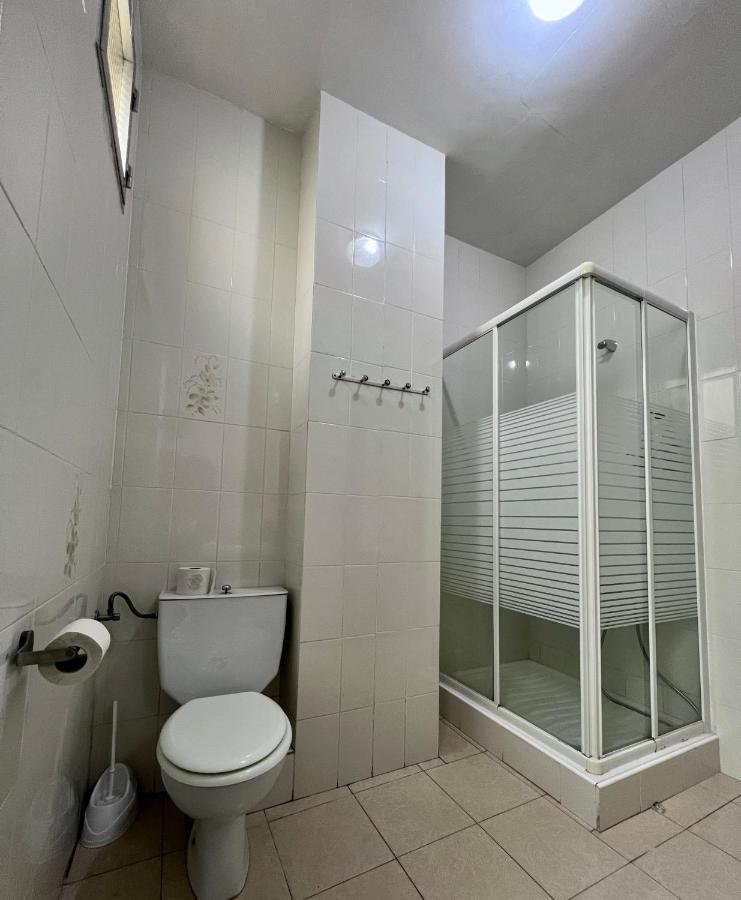 Hostal Conde De Alba Madrid Exterior foto