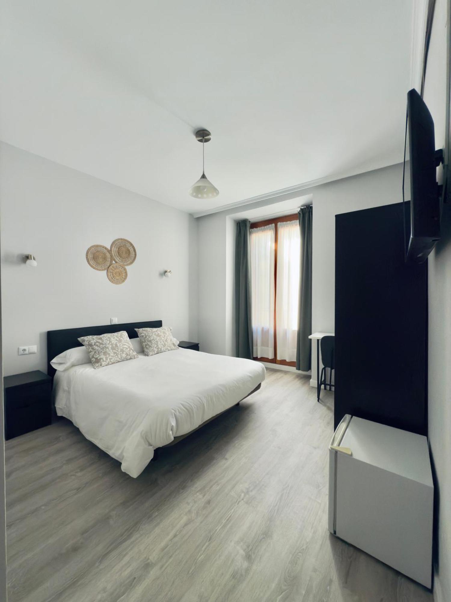 Hostal Conde De Alba Madrid Exterior foto