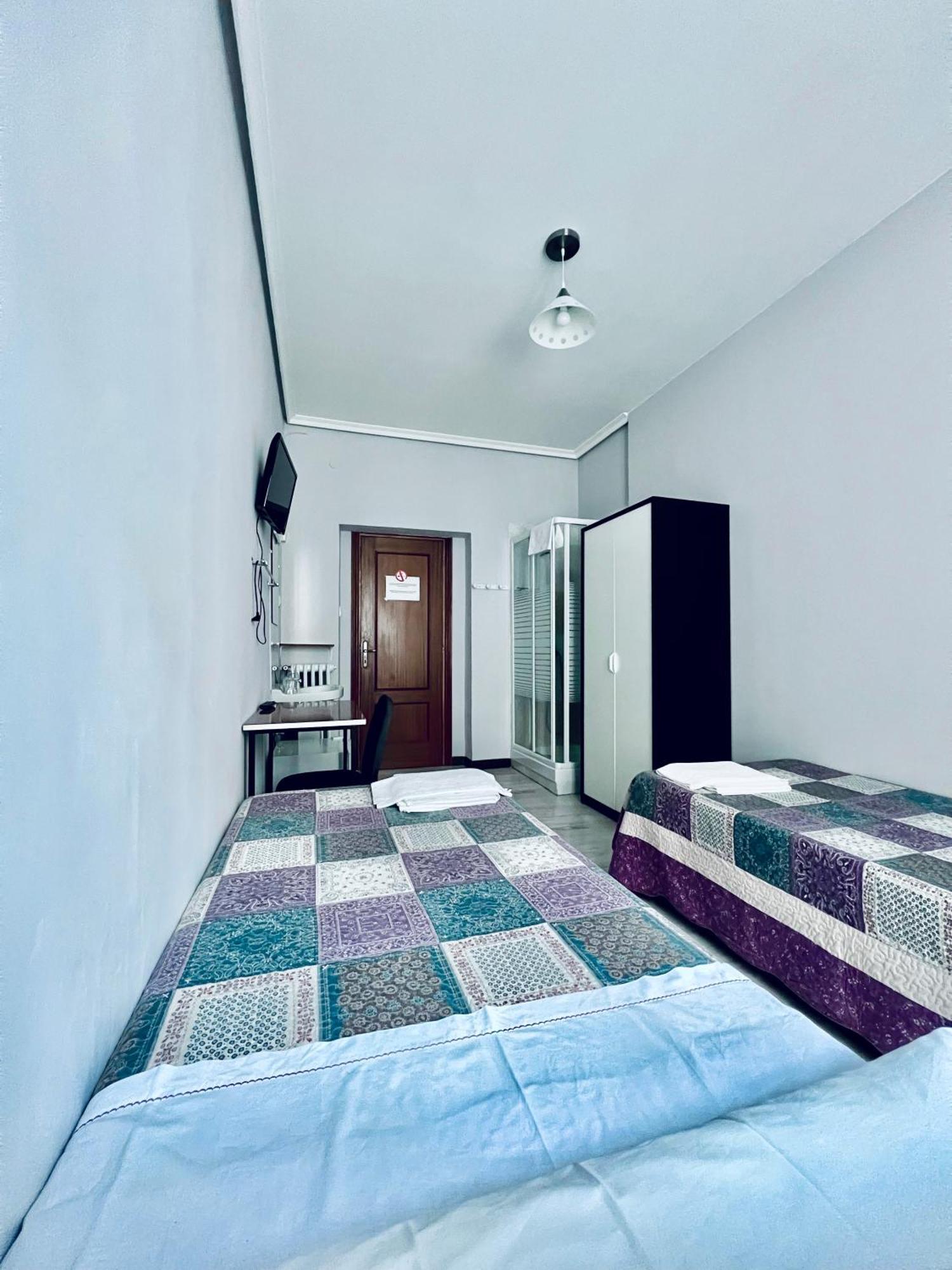 Hostal Conde De Alba Madrid Exterior foto